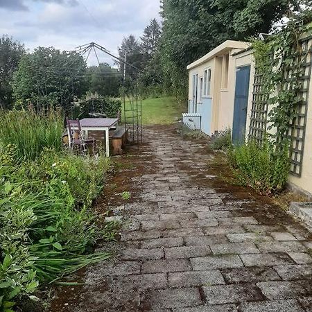 Off Grid Rosie Sheperd Hut And Summerhouse Plus 1 Acre At Tanyrallt Apartment Llanybyther Exterior foto